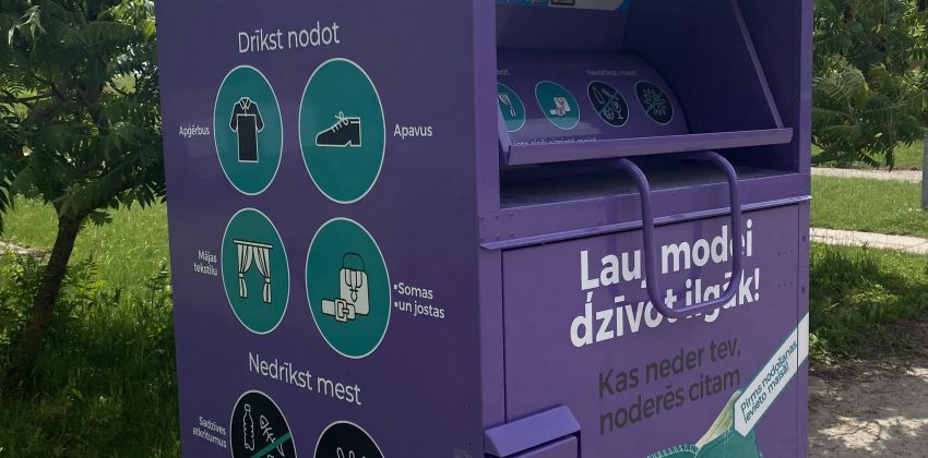 Salā uzstādīts tekstila šķirošanas konteiners